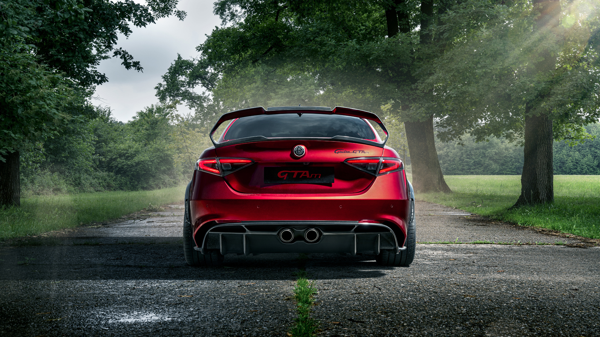 alfa-romeo-giulia-gta-2021-8k-sv-1920x1080
